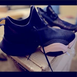 Nike superrep amazing for workout/comfort 8r style, worn twice 9 in woman.